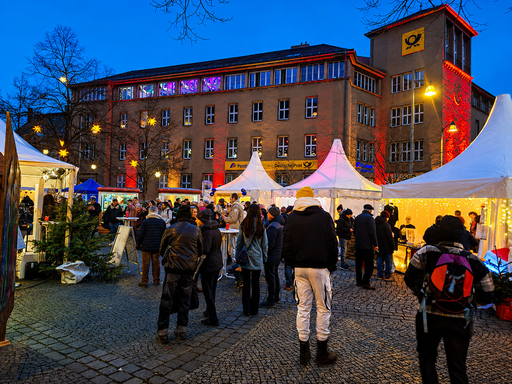 Geschenkeweihnachtsmarkt Postplatz 2025 - 2